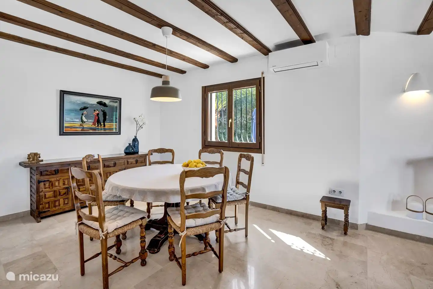 Salle à manger avec max 8 places