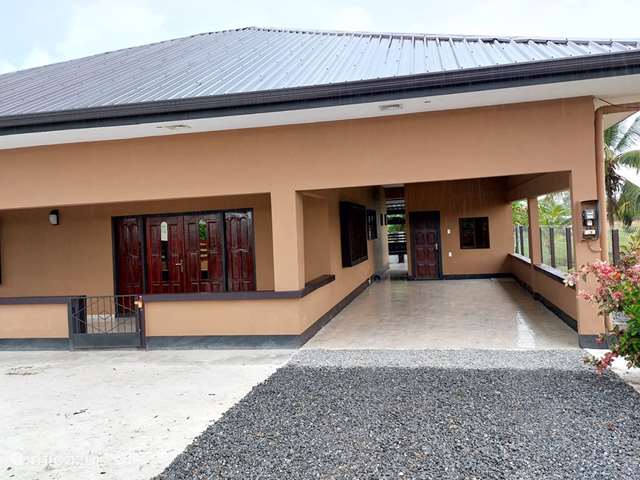 Vakantiehuis Suriname, Saramacca, Saramacca - villa Huize Sarah