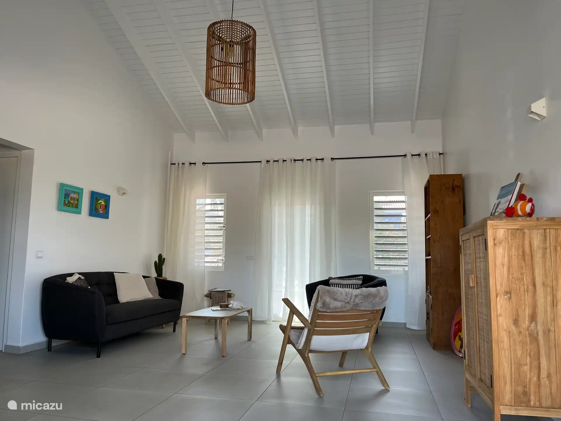 Wohnzimmer von der Veranda aus gesehen