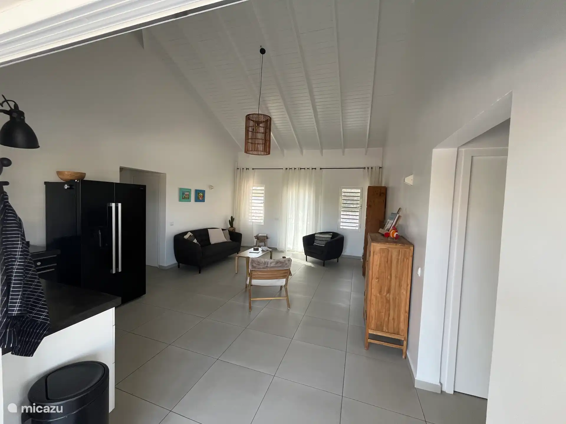 Geräumiges und sehr helles Wohnzimmer