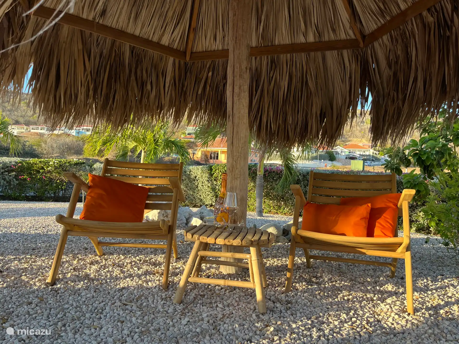 extra zitje met parasol.