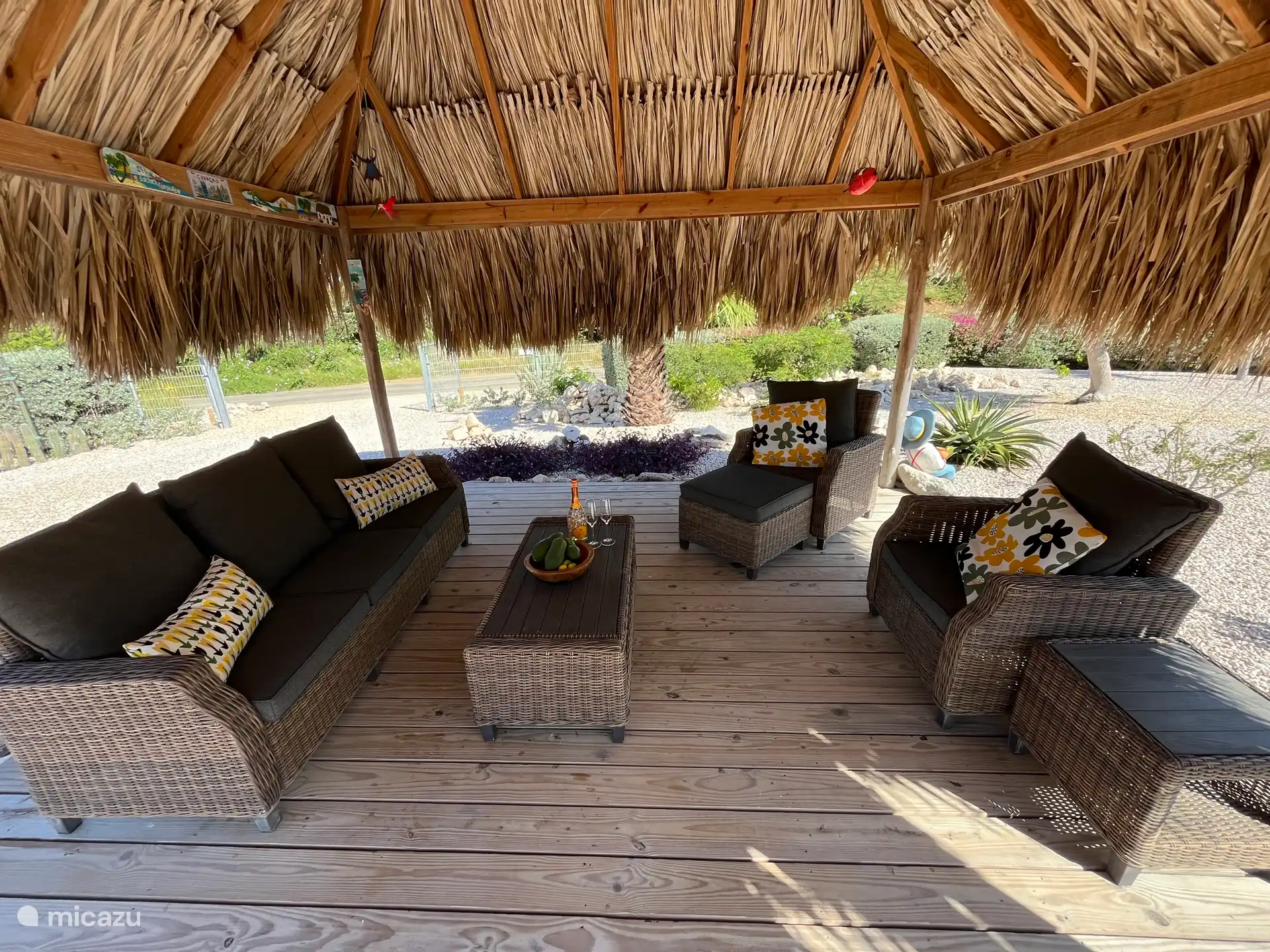 Die Palapa ist mit Beleuchtung ausgestattet, so dass Sie auch den Abend genießen können. Die Palapa sieht im Wind toll aus.