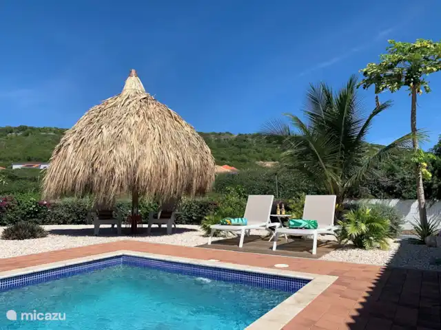 Casa C24 avec piscine privée | Curaçao, Banda Abou (ouest), Fontein - villa Détendez-vous sur la terrasse supplémentaire au bord de la piscine ou sous le parasol.