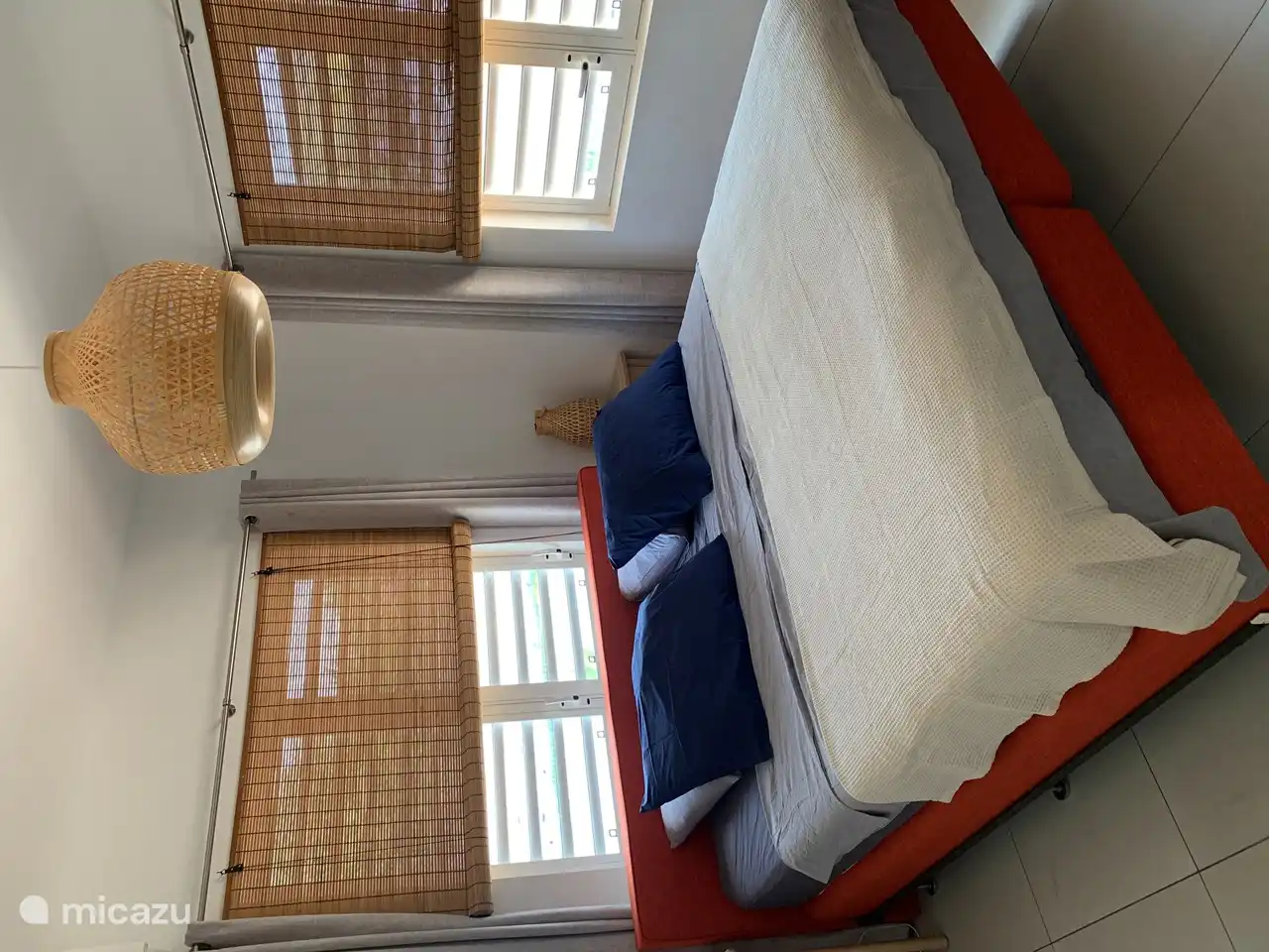 Das 2. Schlafzimmer verfügt über ein Doppel-Boxspringbett. Die Betten können auseinandergeschoben werden, sodass 2 einzelne Boxspringbetten entstehen.