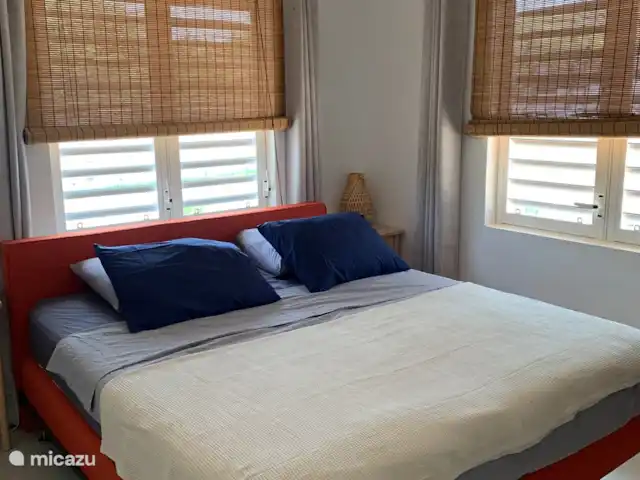 Casa C24 avec piscine privée | Curaçao, Banda Abou (ouest), Fontein - villa La 2ème chambre dispose d'un lit double avec sommier à ressorts. Les lits peuvent être écartés pour créer 2 lits simples avec sommier tapissier.