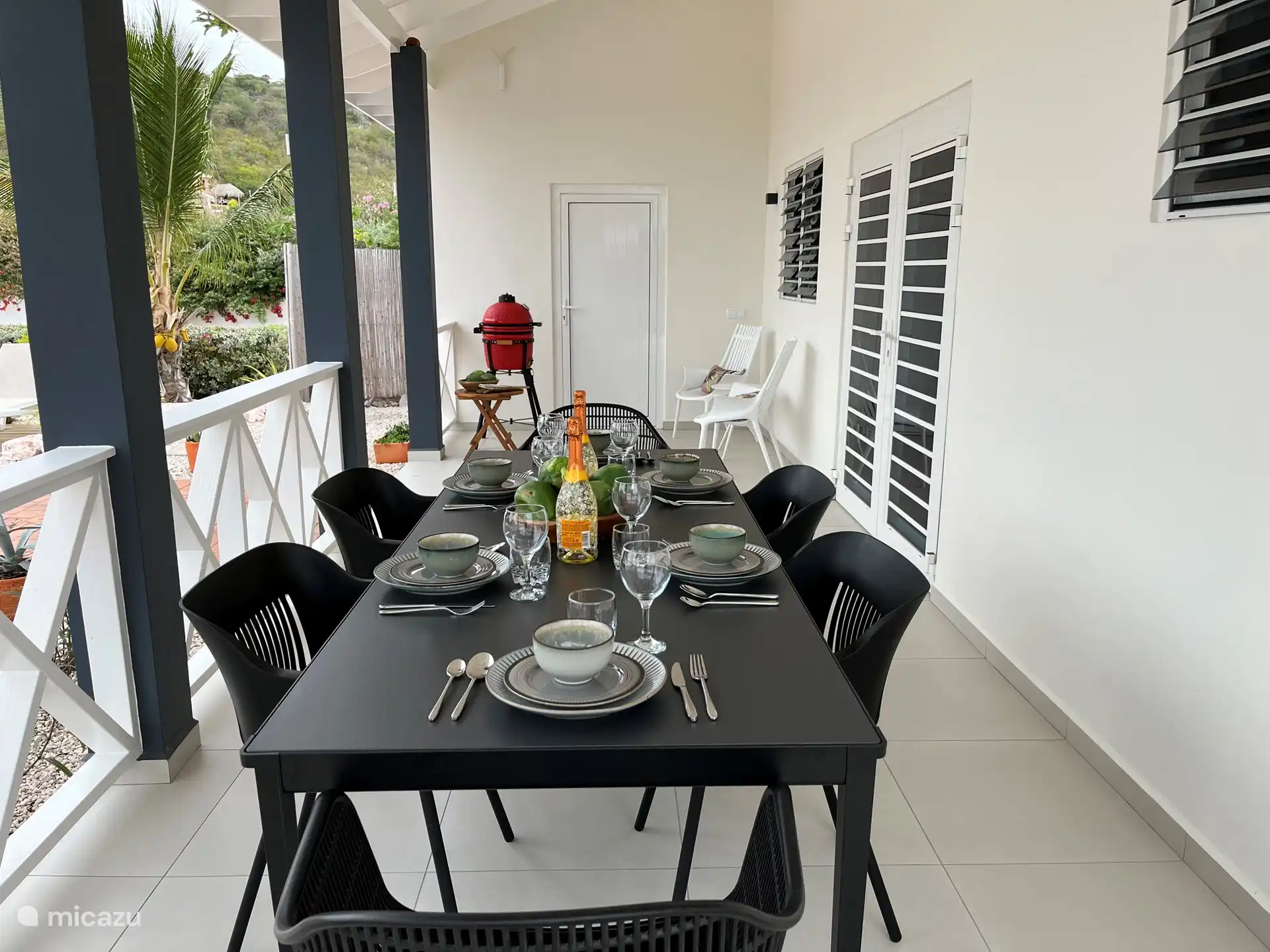 Gemütliches Essen auf der Veranda