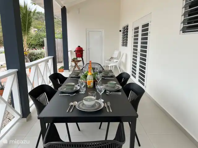 Casa C24 avec piscine privée | Curaçao, Banda Abou (ouest), Fontein - villa Dîner confortable sur le porche