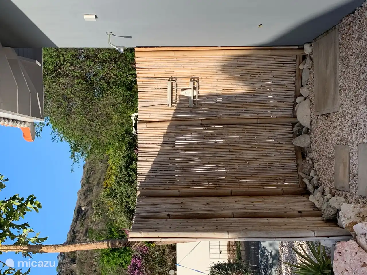 Genießen Sie eine Dusche im Freien.