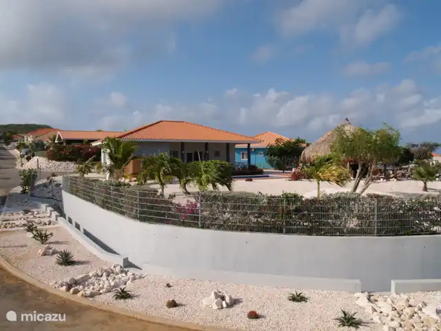 Casa C24 avec piscine privée | Curaçao, Banda Abou (ouest), Fontein - villa Derrière la maison.