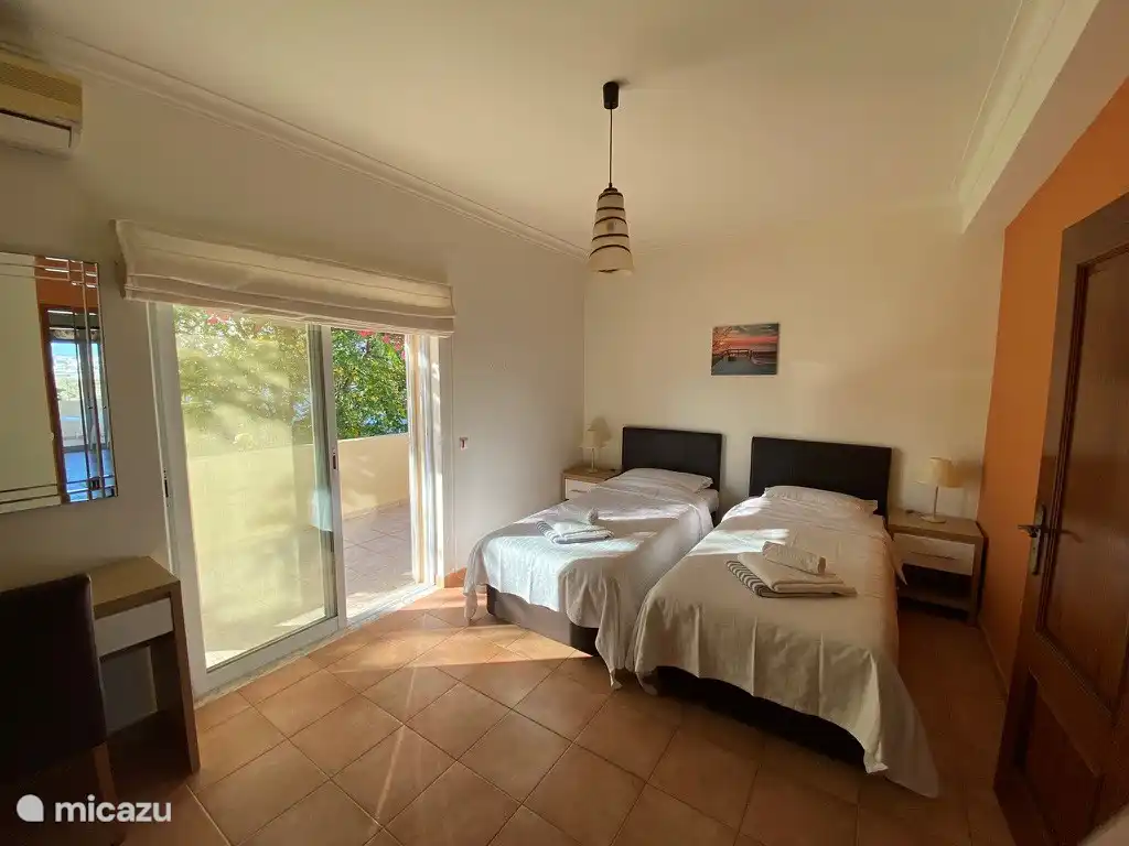 Schlafzimmer im Obergeschoss 1