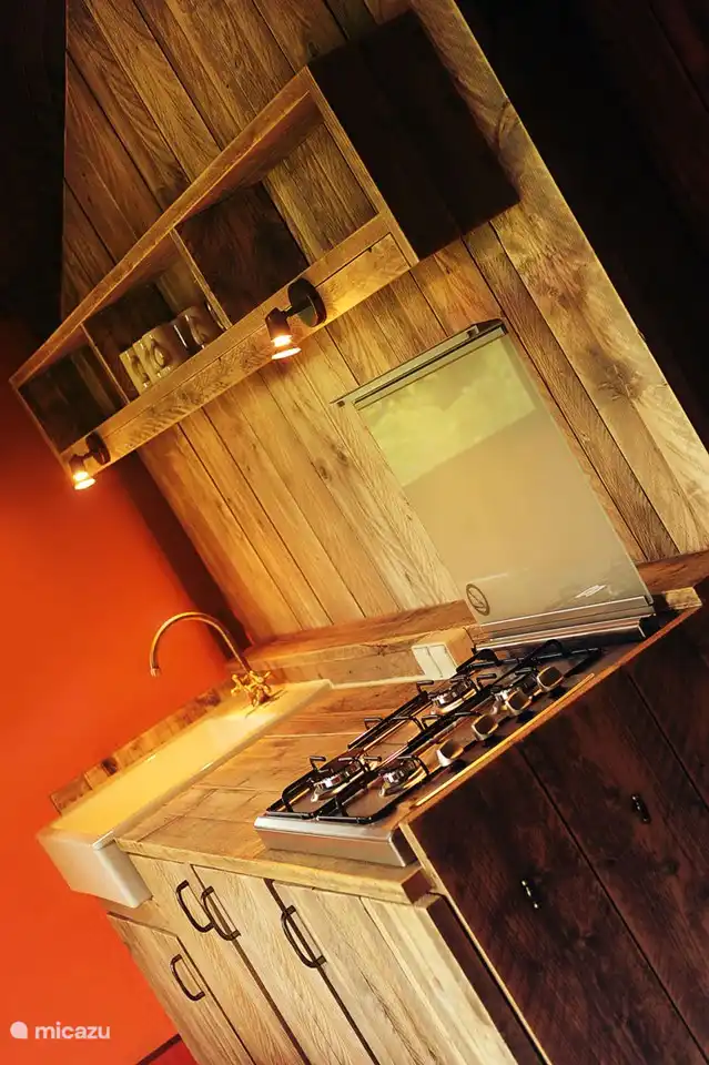 Voll ausgestattete Küche