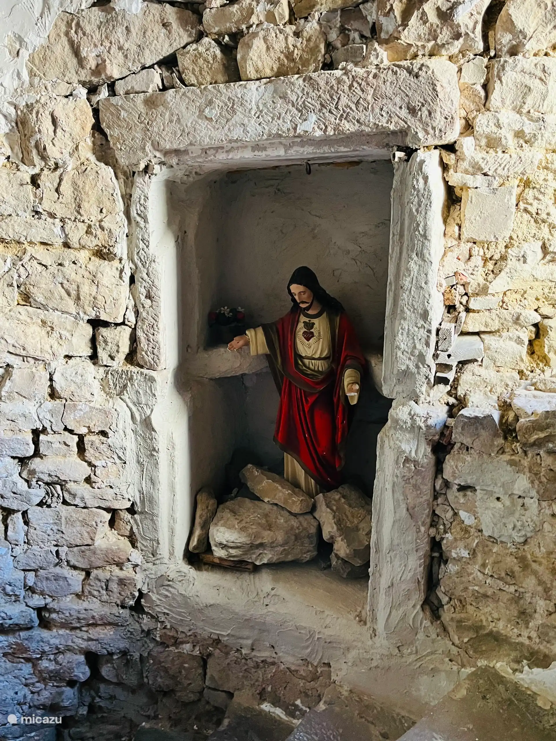 Niche in spiral staircase