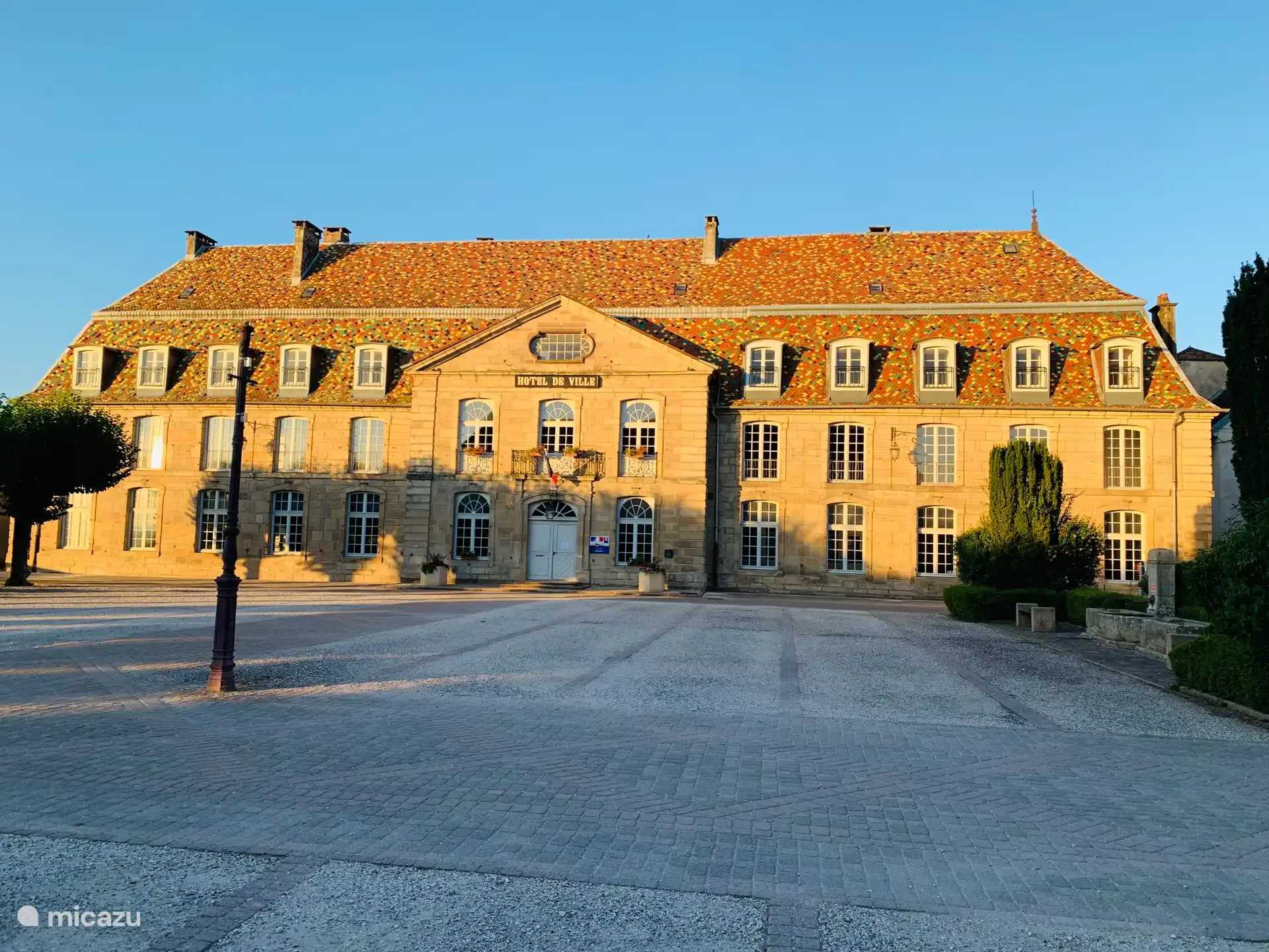 1 side of the Castle of Vauvillers 