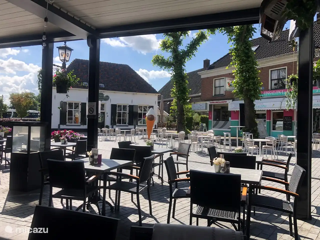 Beaucoup de belles terrasses à Barneveld. Et de belles rues commerçantes avec de belles boutiques. Conseil : restaurant De Hebberd !