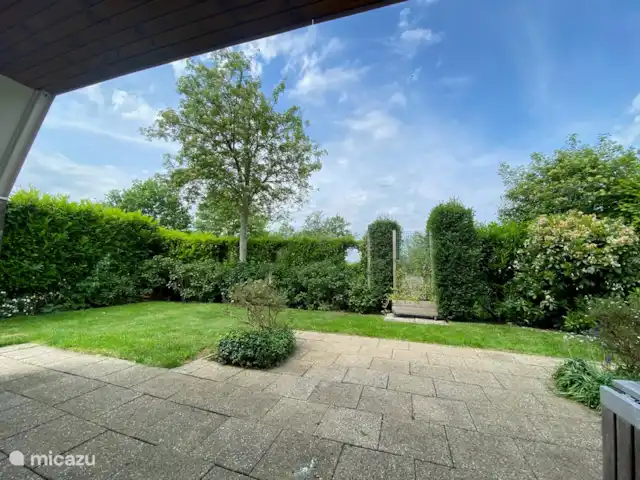 Bungalow 7-09 | Pays-Bas, Frise, Goingarijp - maison de vacances Jardin avec beaucoup d'intimité