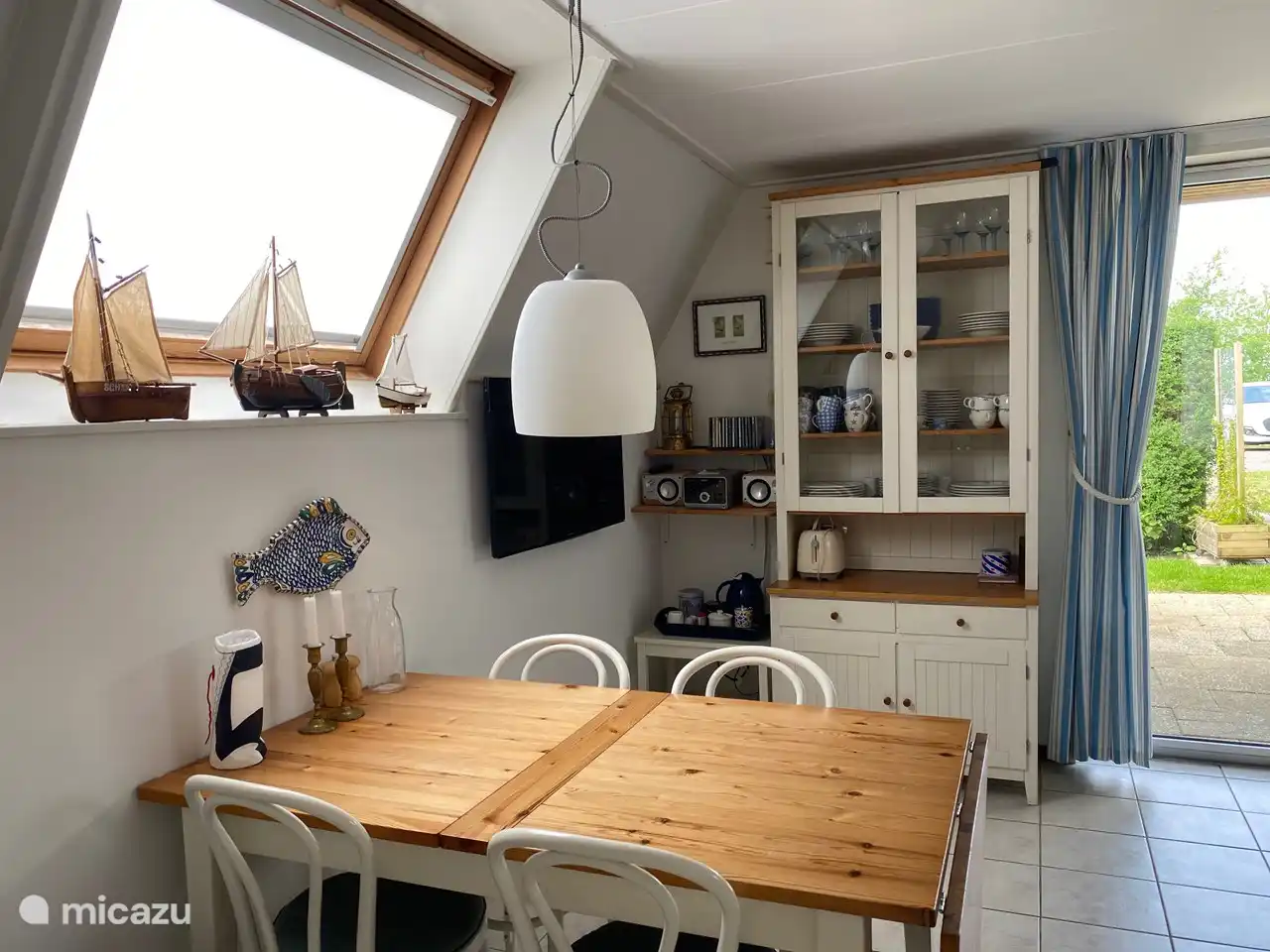 Wohnzimmer mit Esstisch