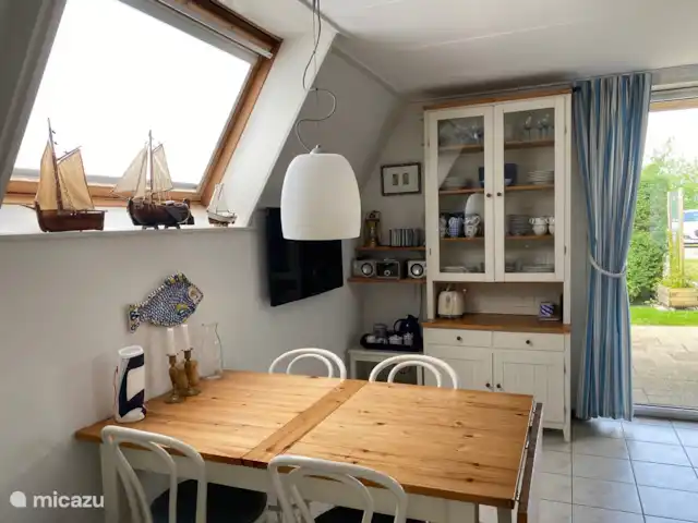 Bungalow 7-09 | Pays-Bas, Frise, Goingarijp - maison de vacances Salon avec table à manger