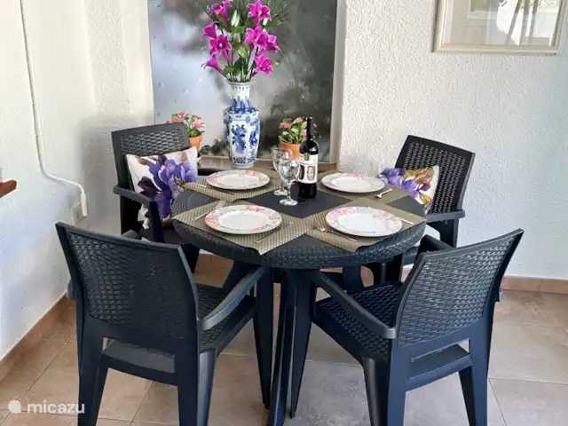 Luces del Mar en España, Costa Blanca, Benitachell - bungaló Mesa de comedor en la naja