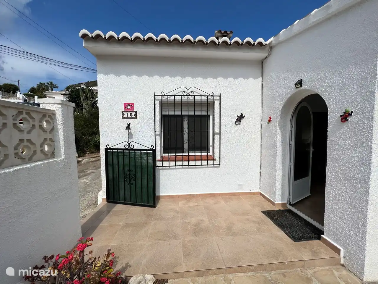 Parkplatz neben dem Bungalow