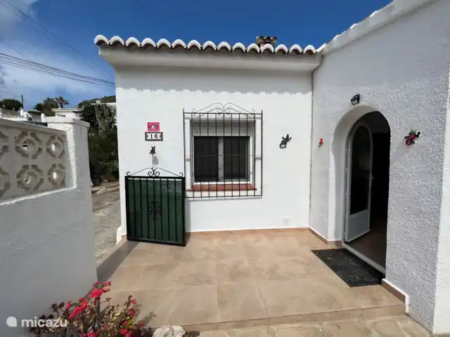 Luces del Mar en España, Costa Blanca, Benitachell - bungaló Plaza de parking junto al bungalow