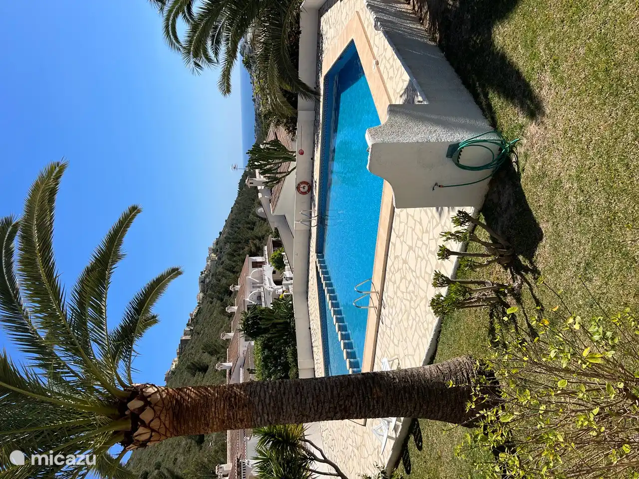 Schwimmbad vor der Tür