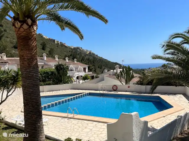 Luces del Mar en España, Costa Blanca, Benitachell - bungaló Piscina frente a la puerta