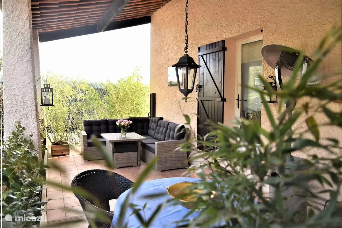 Coin salon terrasse appartement Laurier