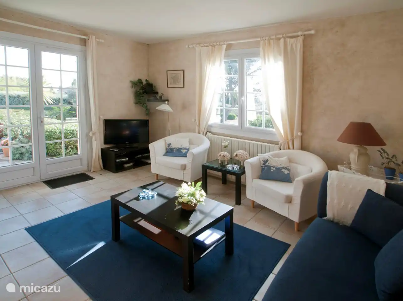 Séjour avec coin salon de l'appartement Ciboulette