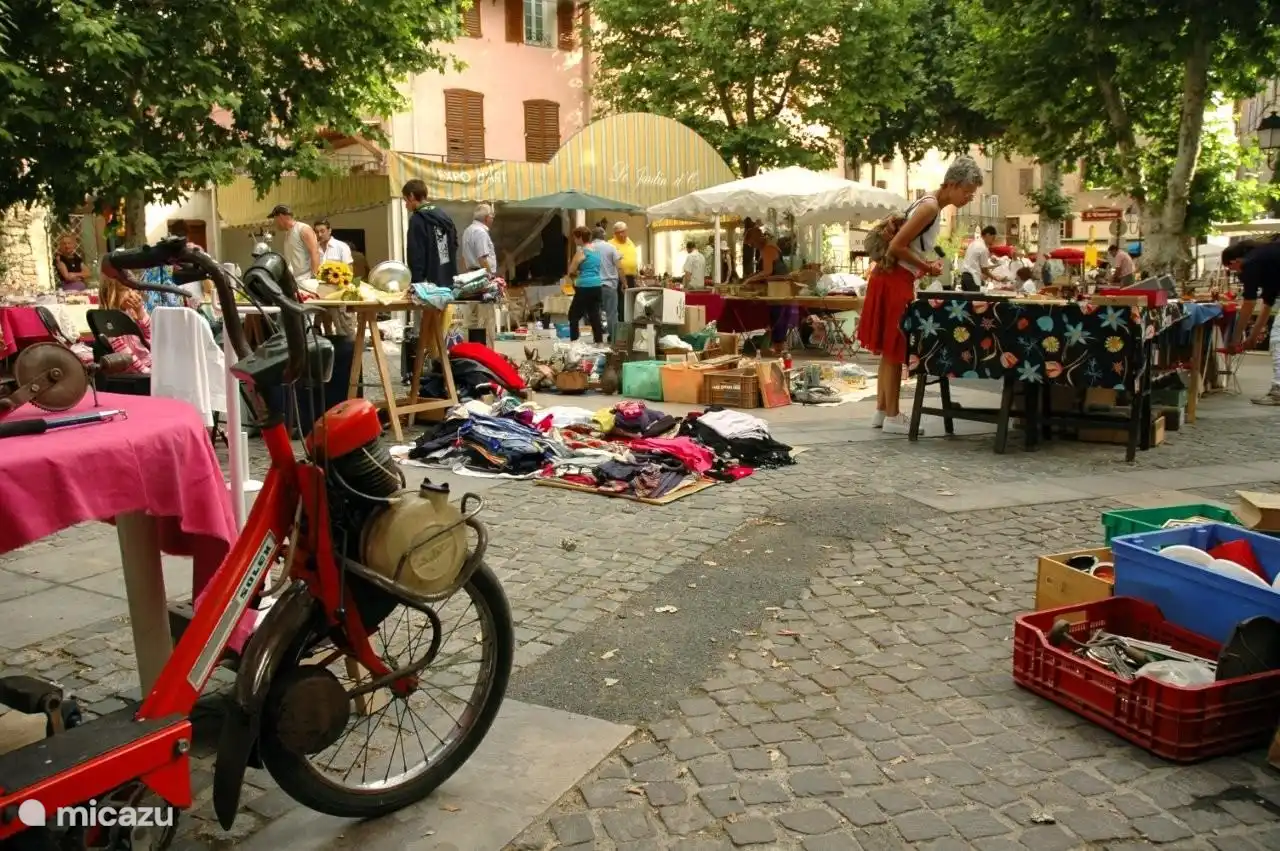 Brocante à Flayosc