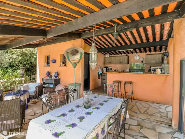 Location de Vacances France, Var, Flayosc, appartement - Résidence Villa Catherine Flayosc Pool House avec cuisine d'été et BBQ