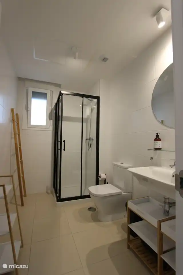 Badezimmer mit Dusche