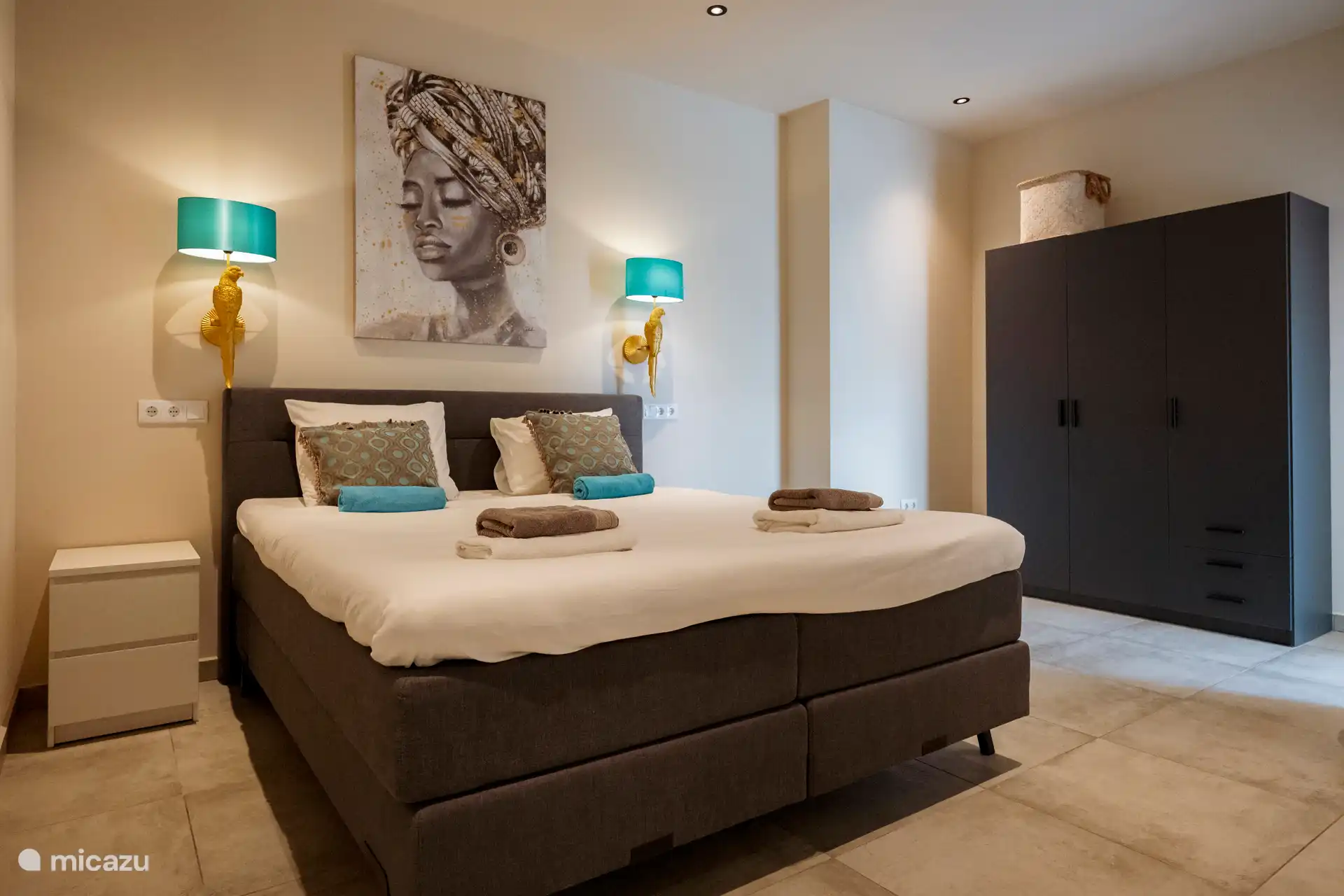 Dos dormitorios espaciosos, cada uno con su propio baño 