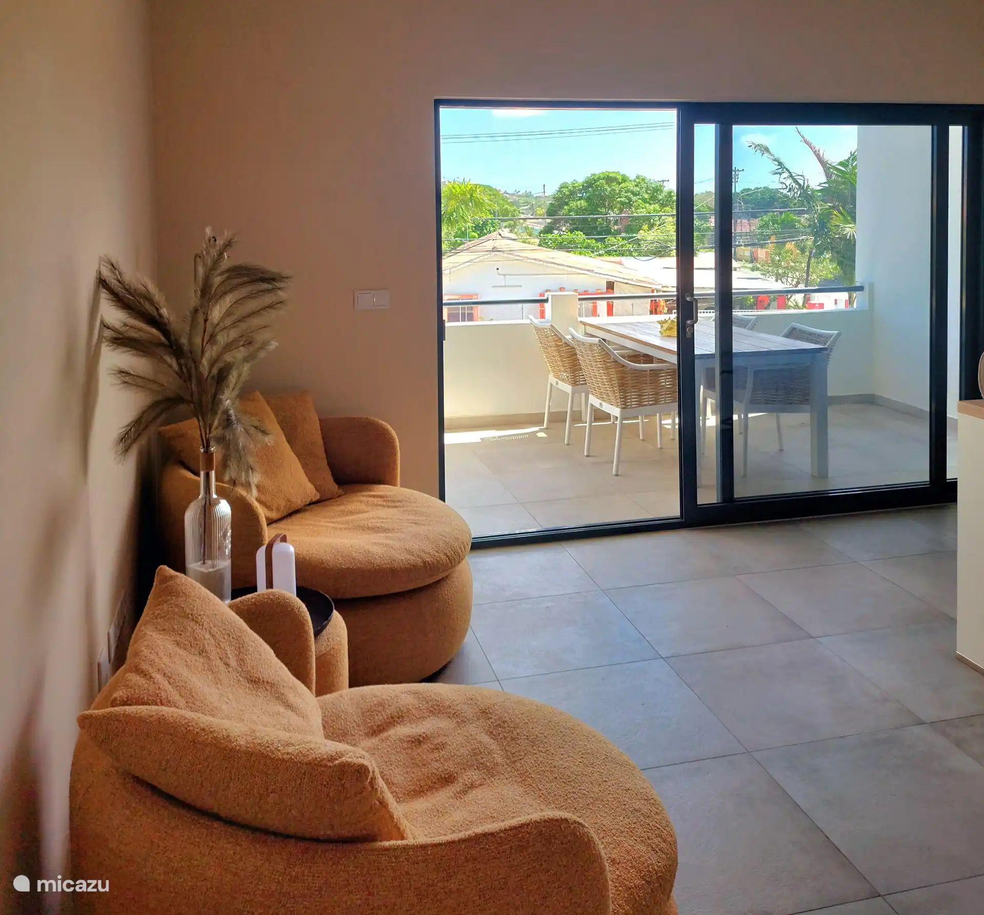 Se détendre, lire un livre ou regarder la télé... Vraiment des fêtes avec un sentiment de chez-soi !