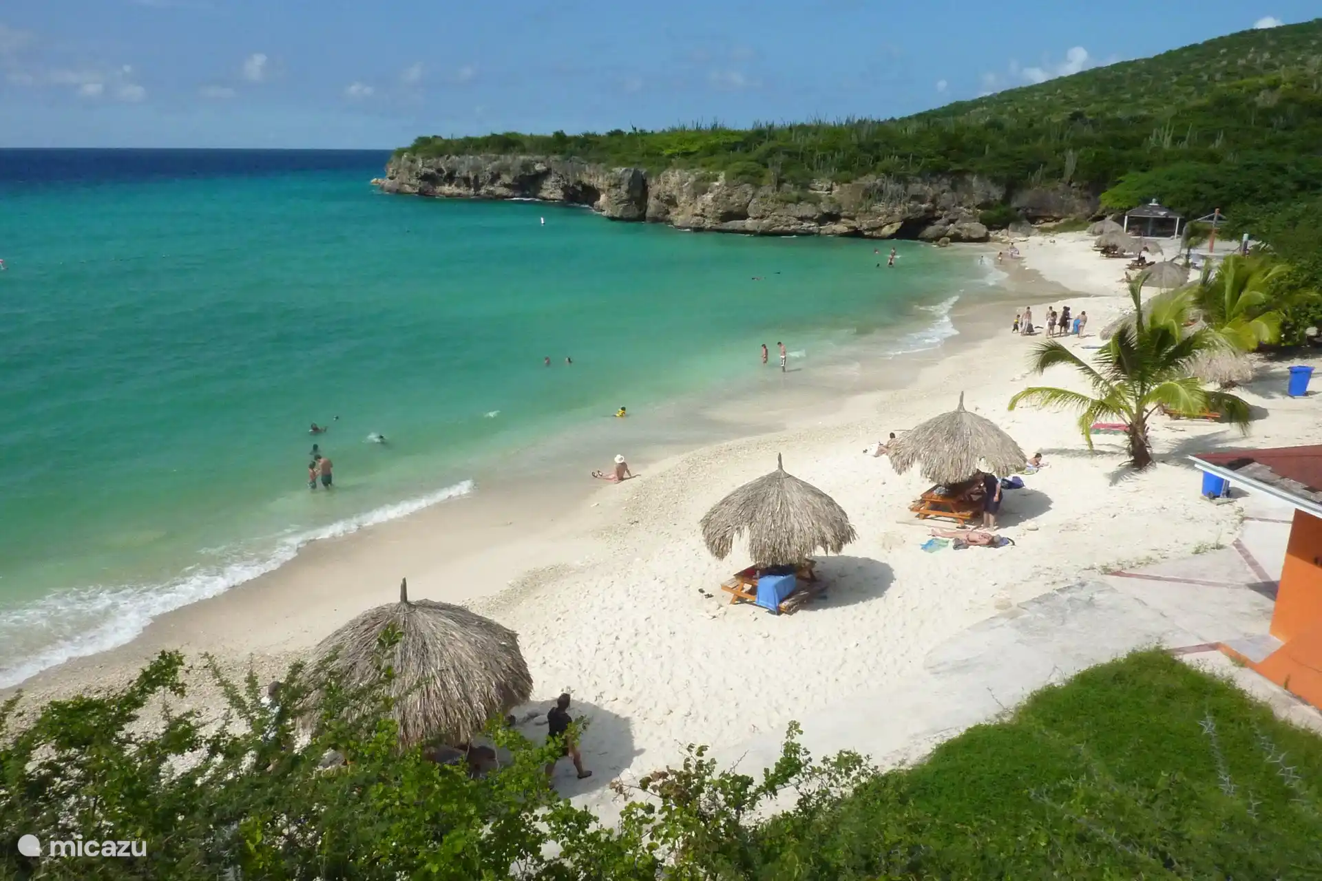 Allez à Grote Knip pour une journée pour bronzer, nager et faire de la plongée libre