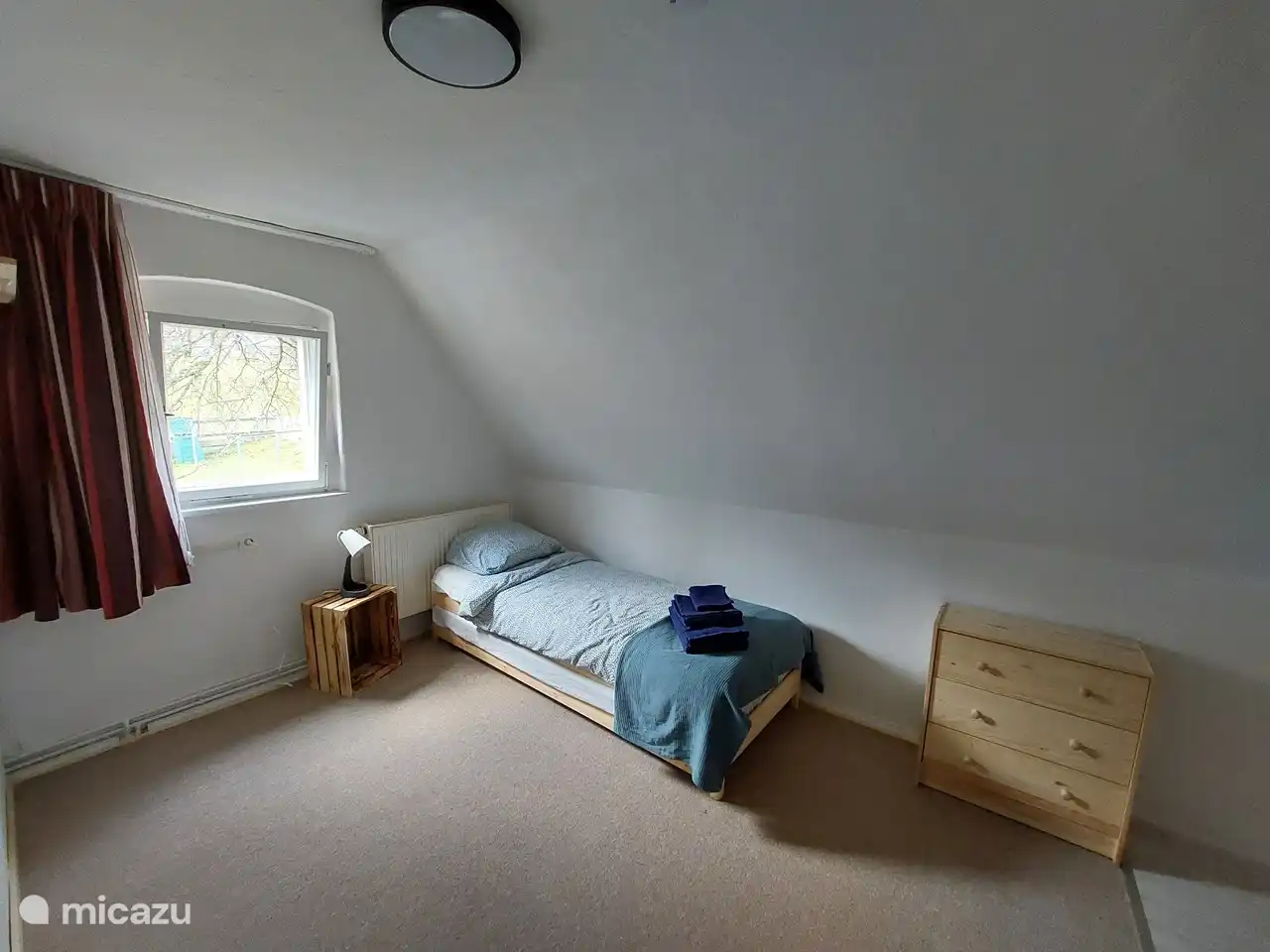 (children's) bedroom