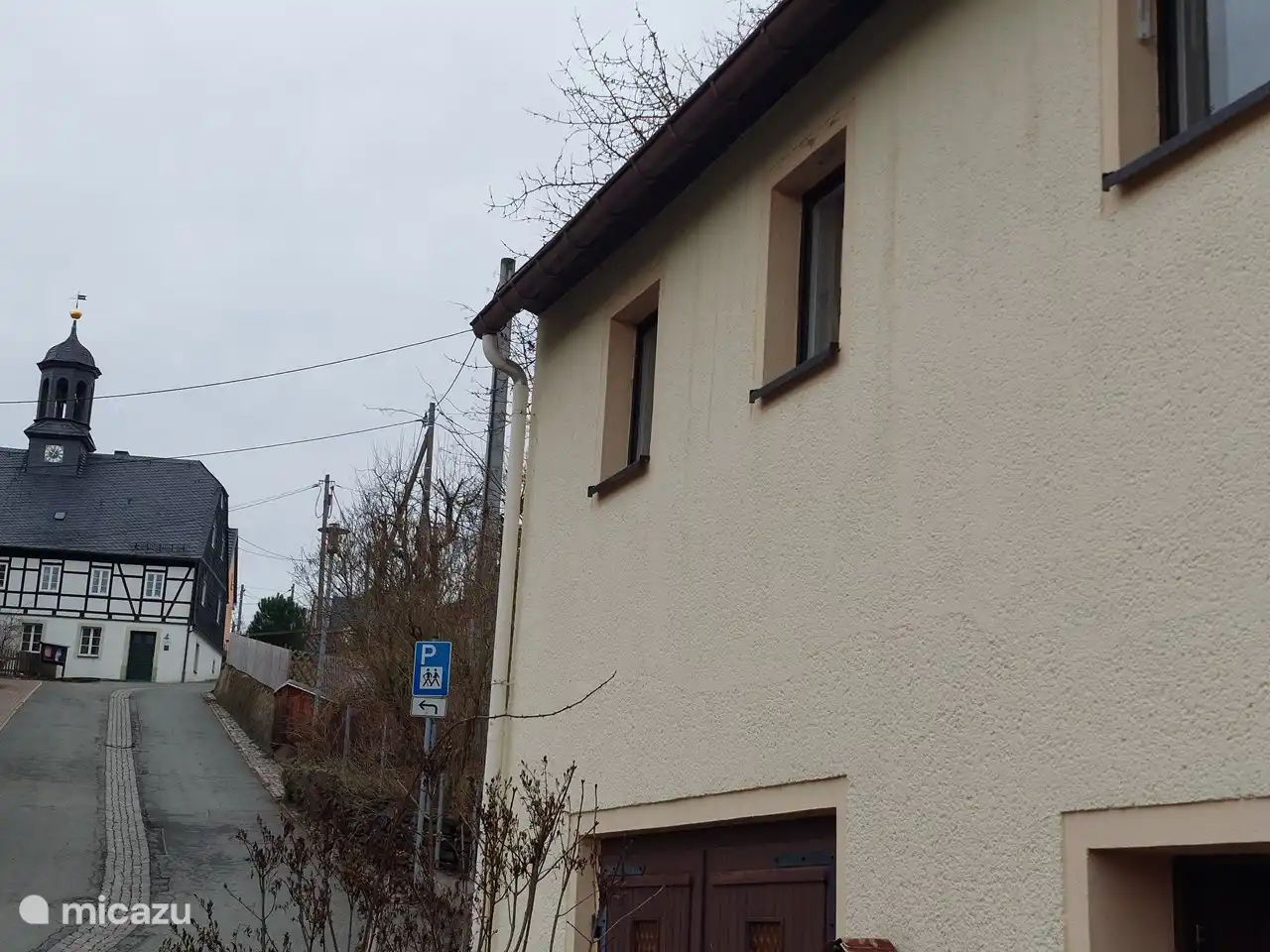 Close to the house is a parking facility for the walking routes.