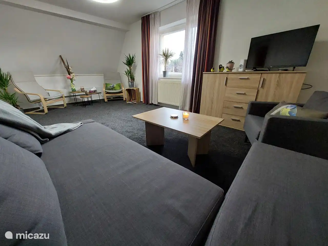 For relaxation after an active day, you can relax on the couch in front of the (Smart) TV, with various Dutch and foreign channels.