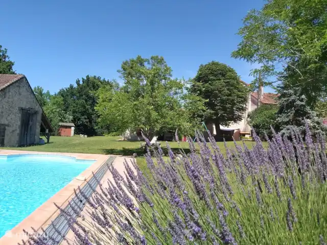 vakantiehuis huren in Frankrijk, Tarn-et-Garonne, Bourg-de-Visa – Tissendie Zoutwaterbad van 10 x 5 meter met buitendouche.