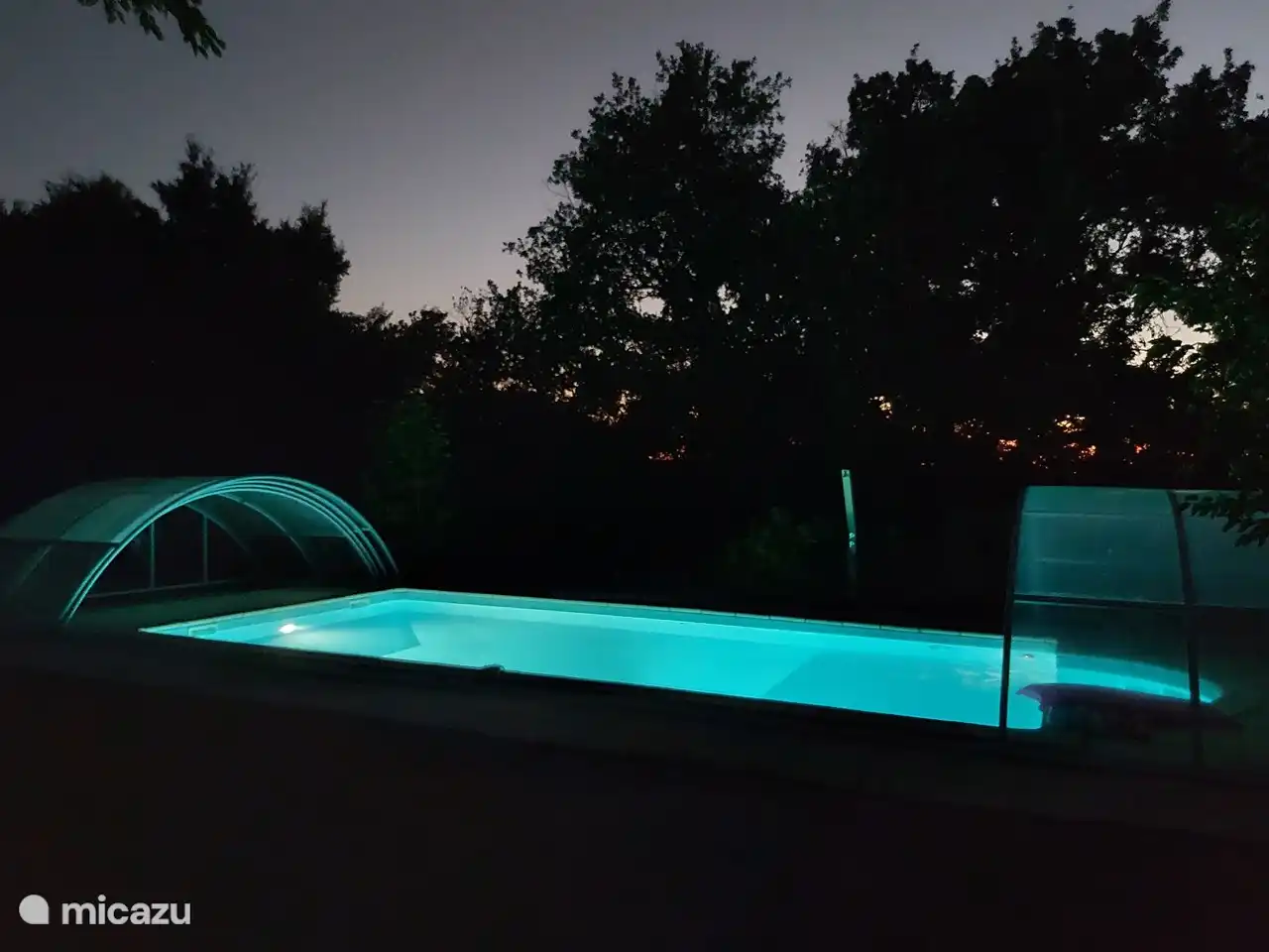 Tissendie por la noche.