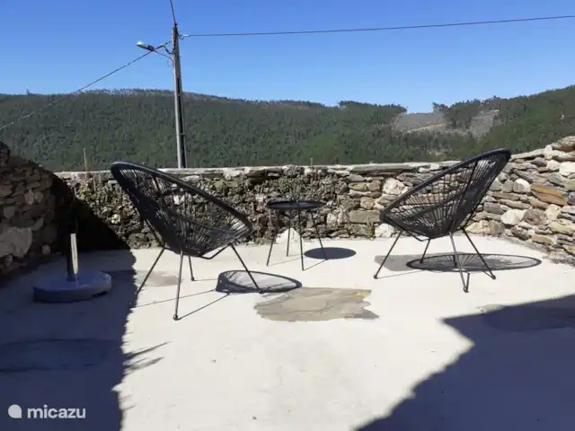 Casa Escola Velha | Portugal, Viseu, Mortágua - maison de vacances Patio avec fauteuils relaxants