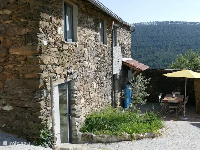 Casa Escola Velha | Portugal, Viseu, Mortágua - maison de vacances La maison avec la cour murée
