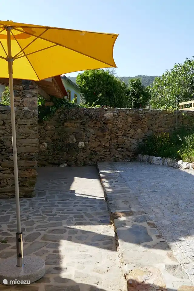 Der ummauerte Hof und Garten