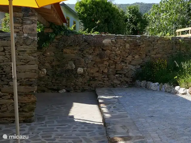 Casa Escola Velha | Portugal, Viseu, Mortágua - maison de vacances La cour et le jardin clos de murs