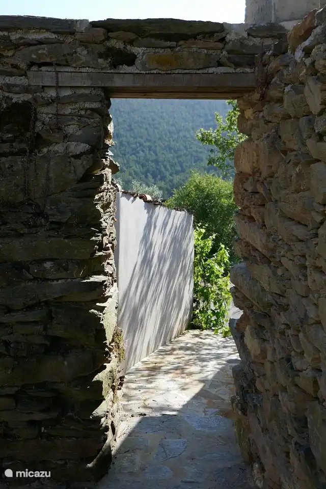 Durchgang zum Dorfrand