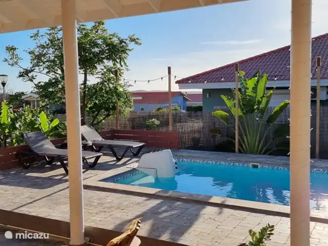 villanueva en Curazao, Bandabou (oeste), Fontein - villa Tumbonas en la piscina.