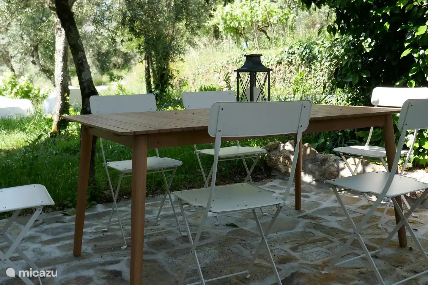 Esstisch mit Stühlen