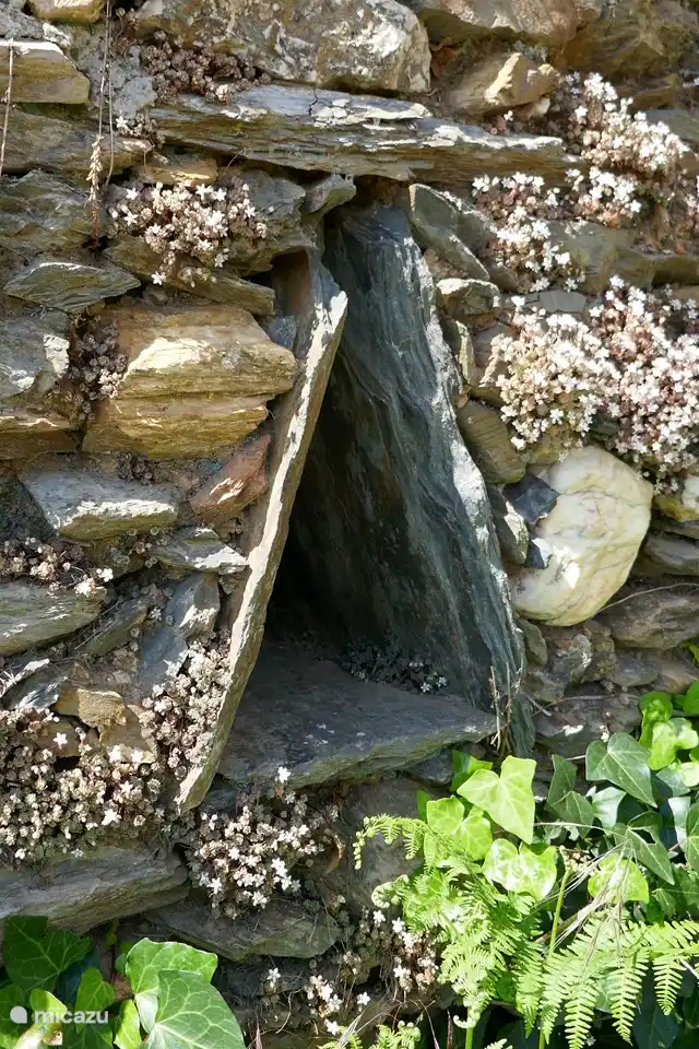 Jahrhundertealter Baustil mit Granit