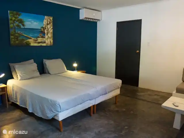 Apartment Jeremi with pool in Curaçao, Curacao-Middle, Julianadorp - bed & breakfast The bedroom is air-conditioned