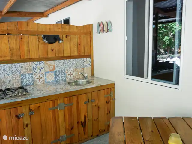 Apartment Jeremi with pool in Curaçao, Curacao-Middle, Julianadorp - bed & breakfast Kitchen with inventory, there is also a spacious refrigerator