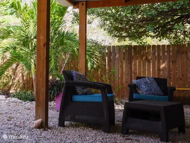 Apartment Jeremi with pool in Curaçao, Curacao-Middle, Julianadorp - bed & breakfast Lounge chairs on your own terrace overlooking the tropical garden